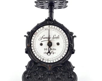 Bilancia antica in metallo per la famiglia, bilancia da cucina da 10 chili, bilancia in stile vittoriano nera decorata, arredamento da cucina francese vintage, idea regalo