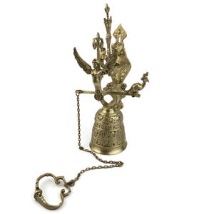 Vintage Kloster Messing Glocke, Wandbehang Türklingel, Antike Ringer mit Kette und viktorianischen Stil verziert und Engel, Vorderseite Dekor