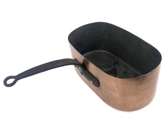 Cacerola Daubiere francesa antigua de cobre, olla ovalada para estofar, mango de hierro remachado a mano, utensilio de cocina tradicional, decoración rústica de cocina.