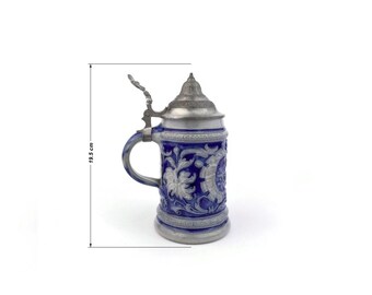 美術品・アンティーク・コレクション 陶器製ビアマグ 青白色 レリーフ