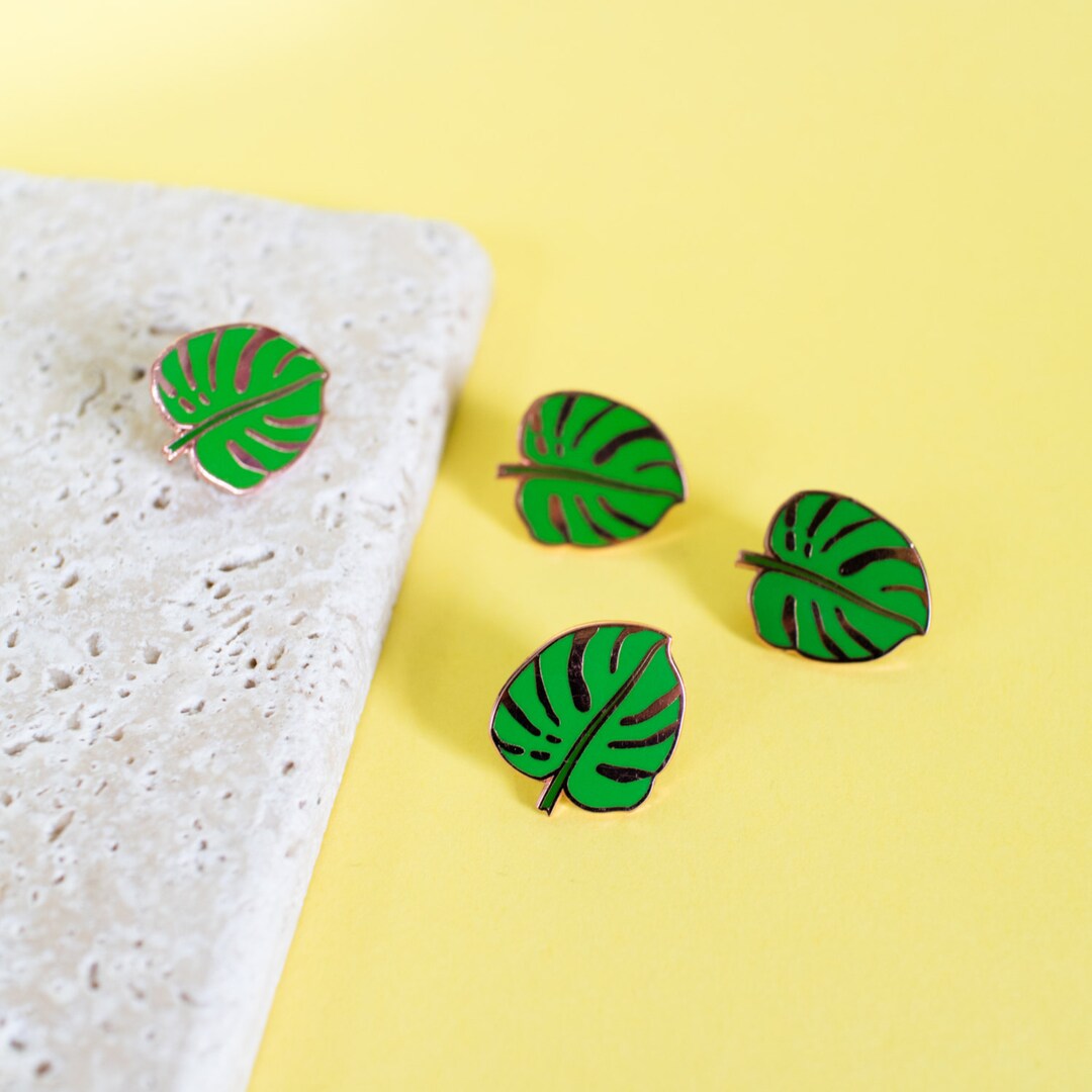 Monstera leaf pin - enamel pin - lapel pin - swiss cheese plant pin - leaf pin - monstera gift - plant pin - plant gift - monstera gift