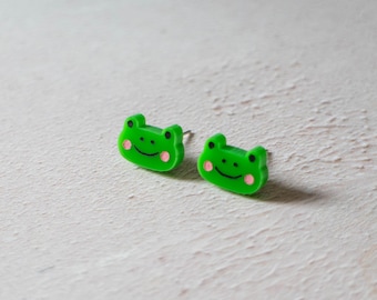 Boucles d’oreilles Whimsical Frog Stud Laser Cut Green Perspex avec détails peints à la main