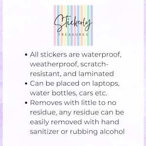 K&ouml;nnte beinhalten: Stickerly Treasures Text mit einem regenbogenfarbenen gestreiften Hintergrund. Der Text lautet: Alle Aufkleber sind wasserdicht, wetterfest, kratzfest und laminiert. Sie k&ouml;nnen auf Laptops, Wasserflaschen, Autos usw. angebracht werden. Sie lassen sich leicht r&uuml;ckstandslos entfernen, alle R&uuml;ckst&auml;nde lassen sich leicht mit H&auml;ndedesinfektionsmittel oder Reinigungsalkohol entfernen.