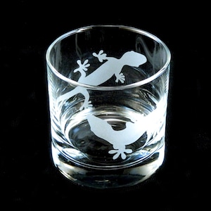 Chasing Geckos Rocks Tumbler Glass - Custom Etched Glassware