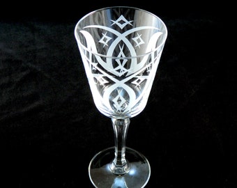 Windsor Diamonds Retro Cocktail Glass - Custom Etched Glass Cocktail Stemware