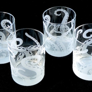 Octopus Tentacles Rocks Glasses Set of 4 Cthulhu Squid Kraken Lovecraft Cephalopod Custom Etched Tumbler Glass Barware image 3