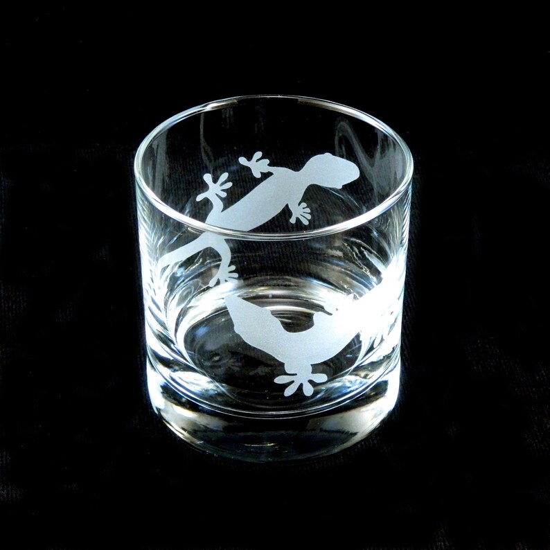 Chasing Geckos Rocks Tumbler Glass Custom Etched Glassware image 1