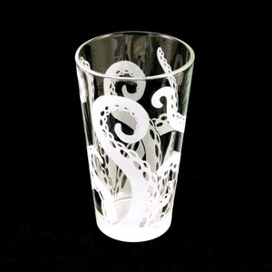 Octopus Pint Glass - Cthulhu - Squid - Kraken - Lovecraft - Cephalopod - Custom Etched Glassware Tentacles Pint Glass Barware