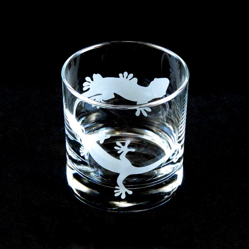 Chasing Geckos Rocks Tumbler Glass Custom Etched Glassware image 2