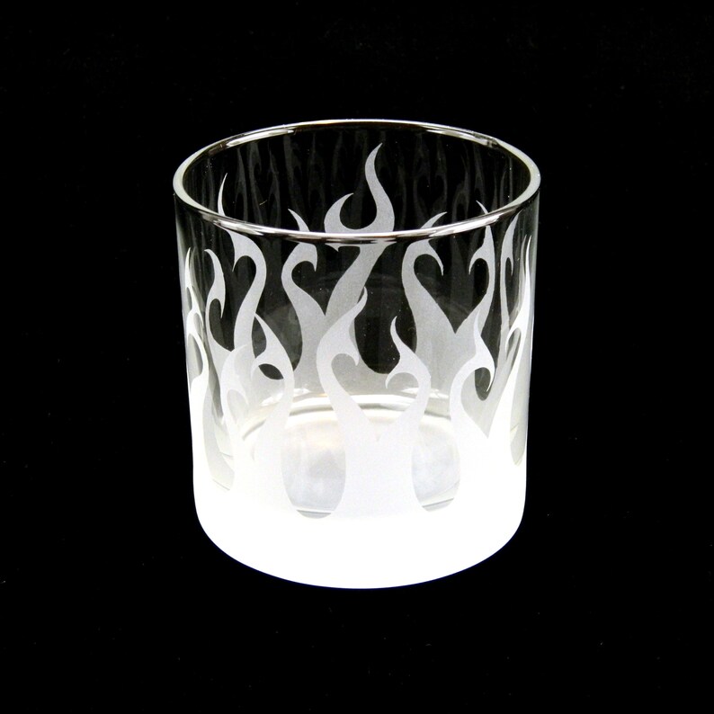 Flaming Hearts Rocks Glass Verrerie dart moderne Gobelet Lowball en verre gravé personnalisé Barware en verre unique image 6