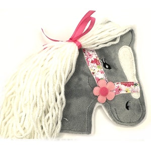 Embroidered Horse Applique Patch: Customizable Pony Decoration