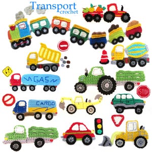 Puede incluir: Una colección de apliques de ganchillo coloridos que representan varios vehículos, incluyendo un tren, tractores, camiones, un coche y maquinaria de construcción, junto con señales de tráfico y el texto Transport crochet en azul.