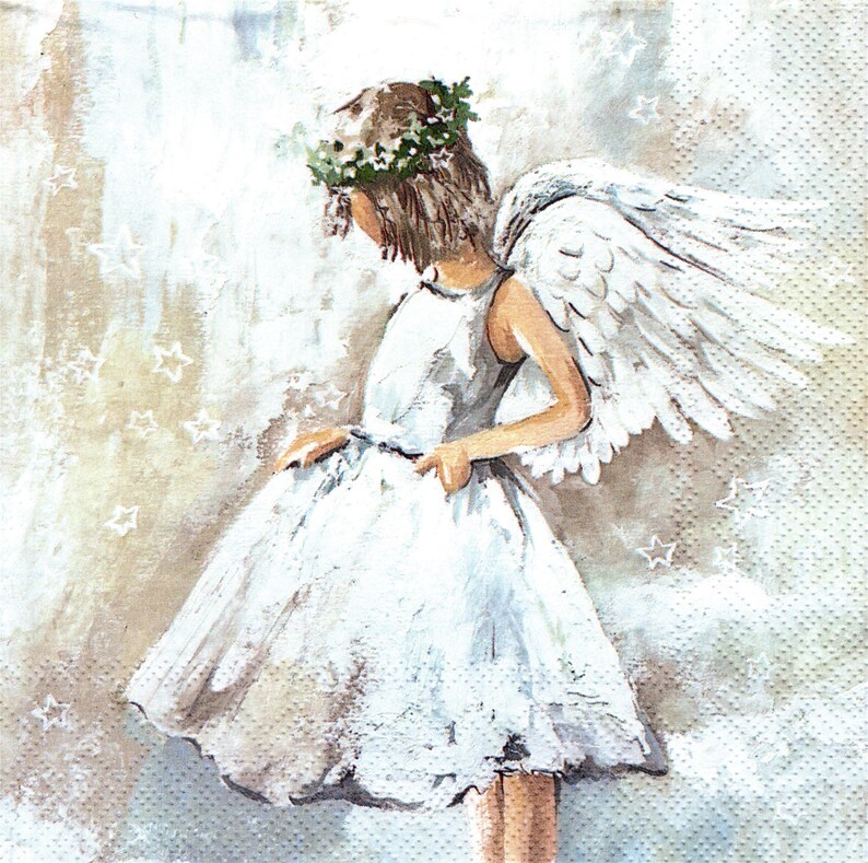 Puede incluir: Ilustraci&oacute;n de un &aacute;ngel con un vestido blanco, alas blancas y una corona floral. El &aacute;ngel mira hacia abajo, con un fondo suave y texturizado con estrellas blancas dispersas.