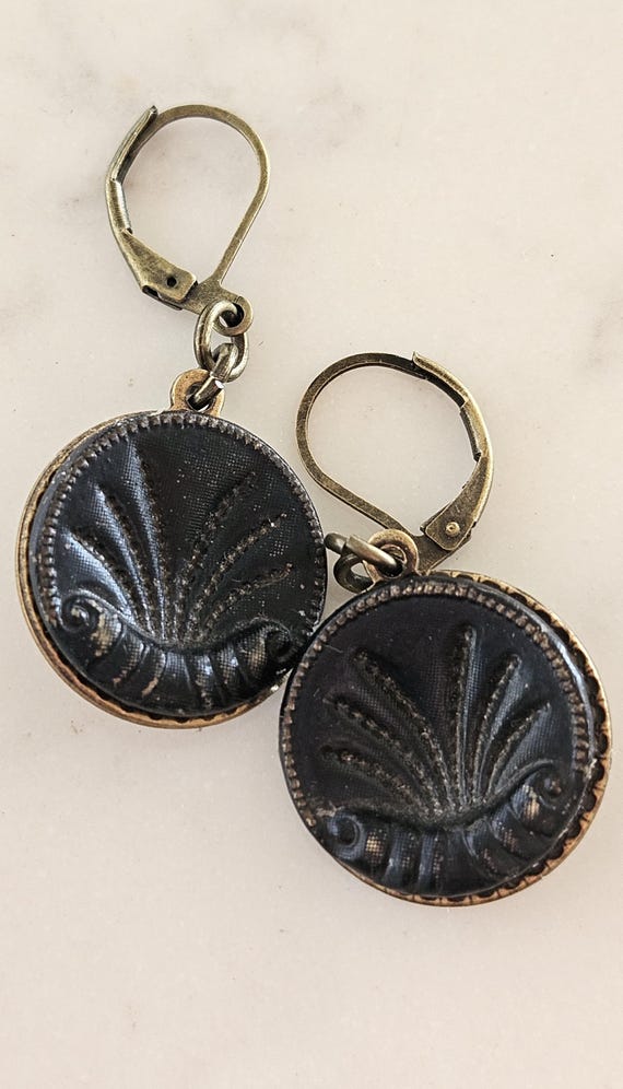 ビンテージアクセサリー　アンティークイアリング　パリ ヴィンテージ パリ ボタン ダングル イヤリング：1880年代