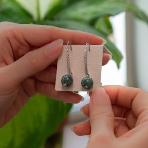 Handgemaakte jadeietdruppeloorbellen - 925 zilver witgoud verguld, natuurlijke groene jade, zirkonia&#39;s, elegant cadeau voor haar