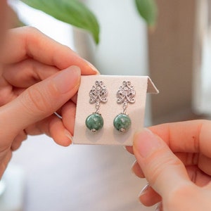 Elegante jadeietdruppeloorbellen met fijn zilver filigraan | Handgemaakte luxe sieraden