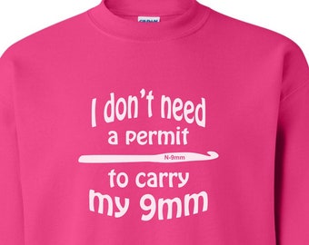 Sweat au crochet, pull grand-mère Je n'ai pas besoin d'un permis pour porter ma chemise de 9 mm, cadeau humour au crochet pour elle, difficile à acheter pour offrir