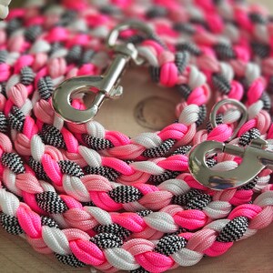 Hundeleine Paracord individuell gestaltbar Wunschleine Leine rund geflochten schwarz silber rosegold Bild 8