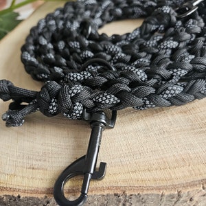 Hundeleine Paracord individuell gestaltbar Wunschleine Leine rund geflochten schwarz silber rosegold Bild 3