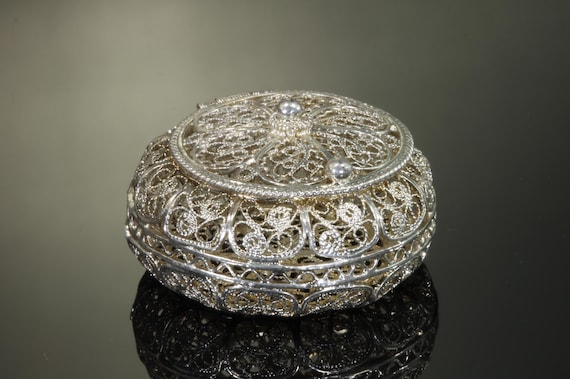 Vintage filigree 925 pill box, sterling silver