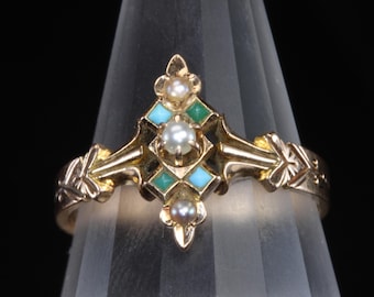 ¡Qué romántico! Anillo victoriano de oro amarillo de 14 quilates con turquesa y perla. Talla 6.75