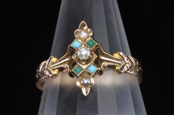How romantic! Victorian pearl turquoise 14K yellow gold ring. Size 6.75
