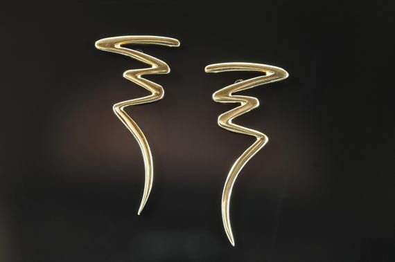 Vintage 1983 Paloma Picasso 18K yellow gold squiggle earrings, Tiffany and Co, trendy chic retro statement estate jewelry, zig zag