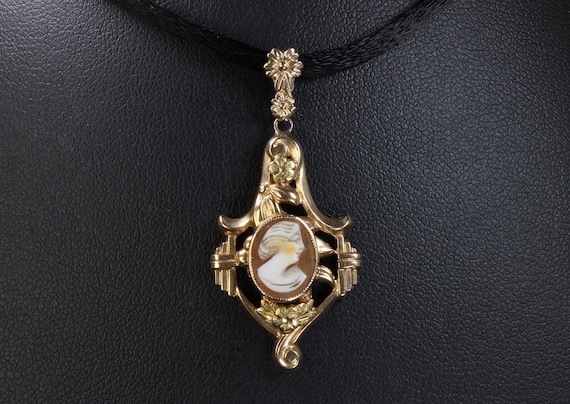Vintage cameo pendant, 10K yellow gold Victorian style