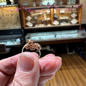 Anillo vintage de oro amarillo de 14 quilates con trébol de 0,85 cts y diamantes. ¡Suerte irlandesa! imagen 12
