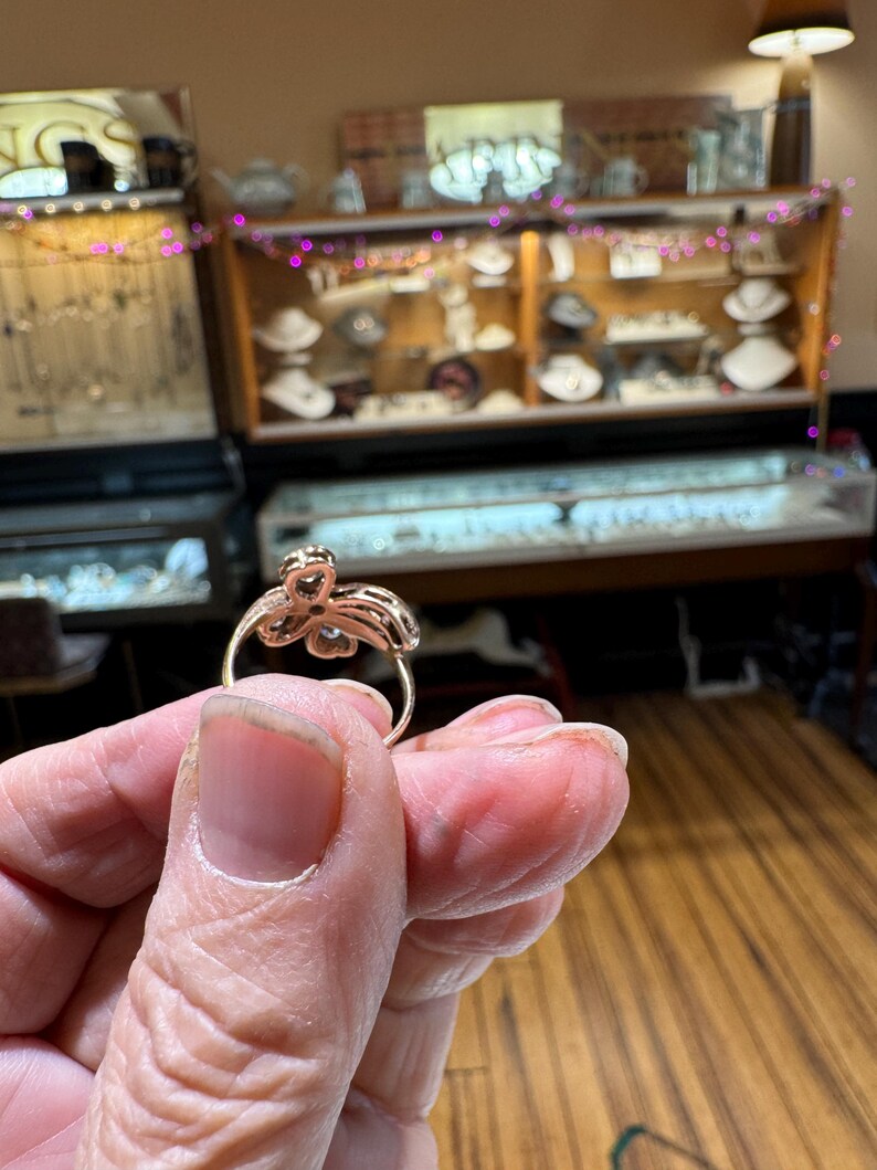 Anillo vintage de oro amarillo de 14 quilates con trébol de 0,85 cts y diamantes. ¡Suerte irlandesa! imagen 12