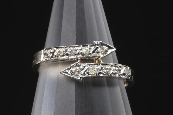 Vintage This way or that way, double diamond arrow 14K yellow gold ring