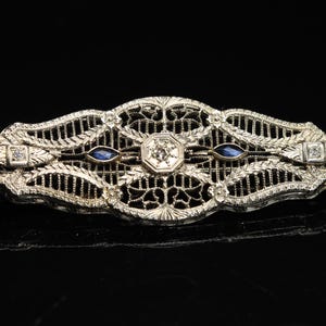 Vintage 14K Weißgold Diamant und Saphir Art-Deco-Brosche, femininer filigraner Schmuck, Geschenk für sie, Muttertagsgeschenk