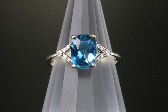 Vintage London Blue Topaz and diamond 10K yellow gold ring size 5.25
