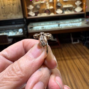 Anillo vintage de oro amarillo de 14 quilates con trébol de 0,85 cts y diamantes. ¡Suerte irlandesa! imagen 9