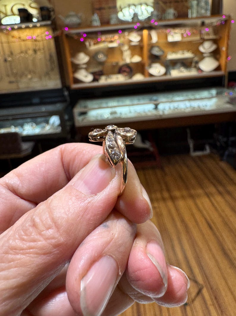 Anillo vintage de oro amarillo de 14 quilates con trébol de 0,85 cts y diamantes. ¡Suerte irlandesa! imagen 9