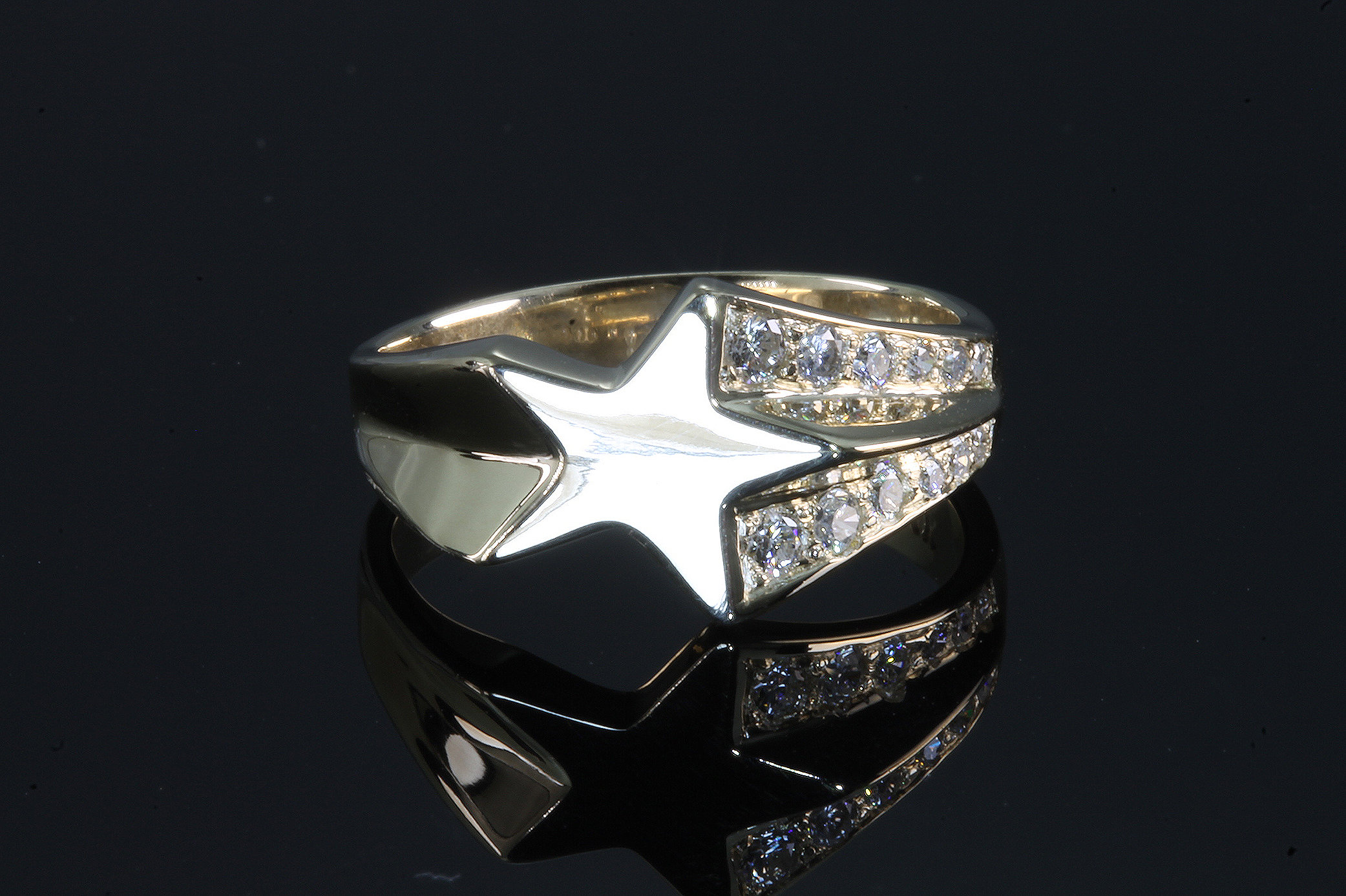 Solid Gold Ring with A Small Star 14K Yellow