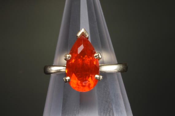 Striking pear shaped Mexican fire opal, 14K yellow gold ring