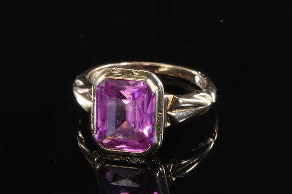 Vintage purple sapphire 14K yellow gold ring