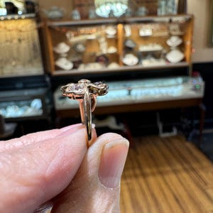 Anillo vintage de oro amarillo de 14 quilates con trébol de 0,85 cts y diamantes. ¡Suerte irlandesa! imagen 10