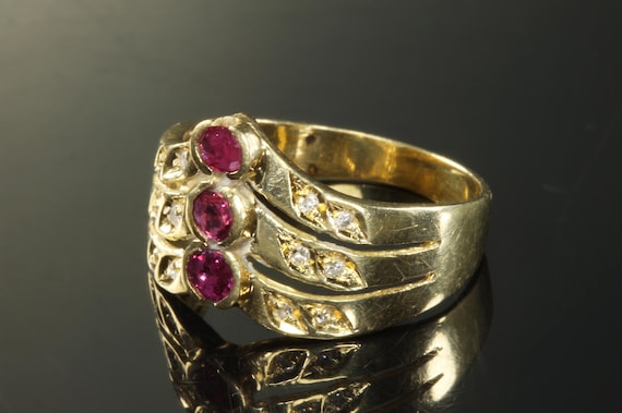 Vintage artisan 18K yellow gold ruby and diamond ring, estate statement unisex jewelry. Size 8.5 only!