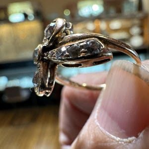 Anillo vintage de oro amarillo de 14 quilates con trébol de 0,85 cts y diamantes. ¡Suerte irlandesa! imagen 11