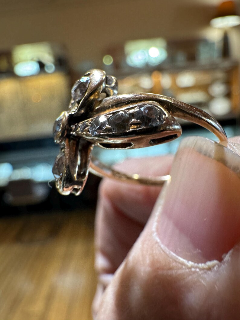 Anillo vintage de oro amarillo de 14 quilates con trébol de 0,85 cts y diamantes. ¡Suerte irlandesa! imagen 11