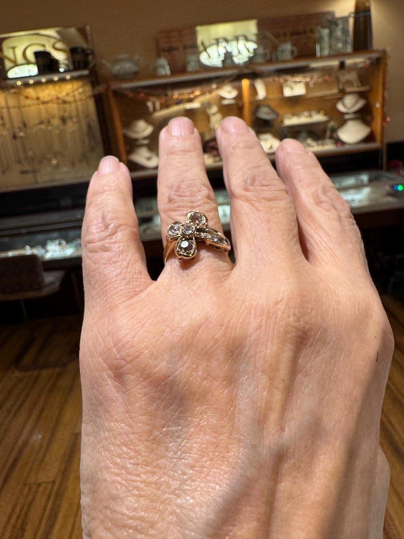 Anillo vintage de oro amarillo de 14 quilates con trébol de 0,85 cts y diamantes. ¡Suerte irlandesa! imagen 5