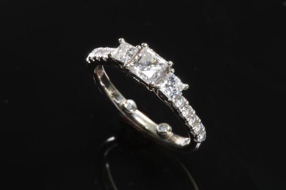 Vintage The Leo 3 Princess cut natural diamonds engagement/anniversary ring, gift for her, sparkles feminine jewelry Valentine’s day