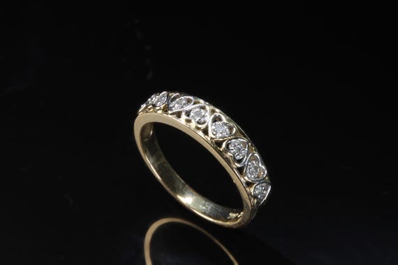 Vintage heart themed diamond 10K yellow gold band