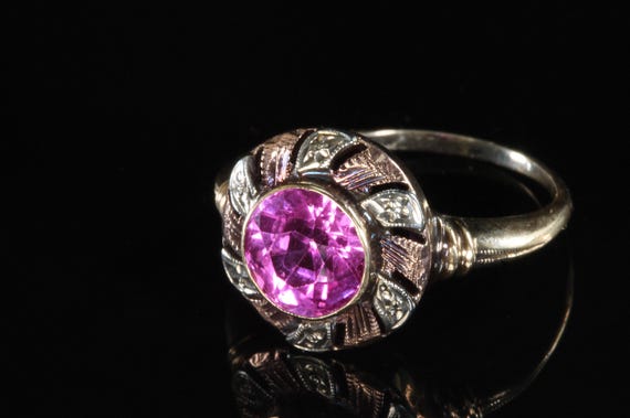Vintage Art Deco style hot pink sapphire 14K yellow gold ring