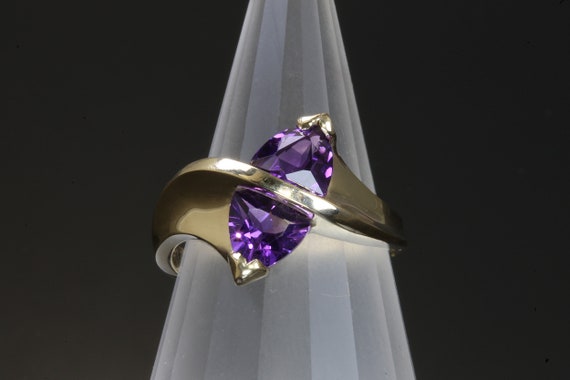 Handmade amazing amethyst ring, 14K yellow gold, trillion cut, purple!