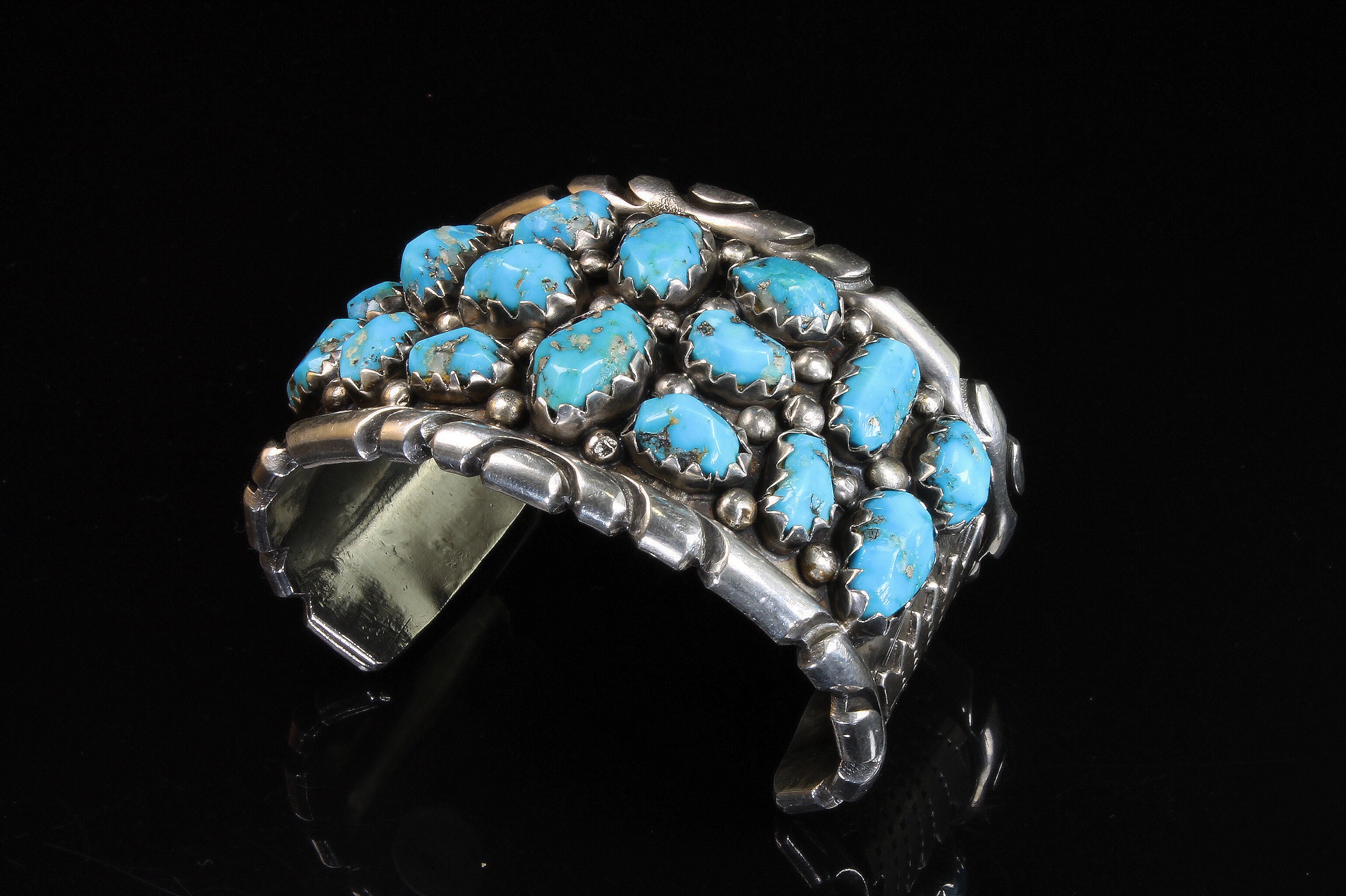 Magnificent Vintage Navajo Blue Diamond Turquoise Sterling Silver Bracelet Magnificent Vintage Navajo Blue Diamond Turquoise Sterling Silver Bracelet