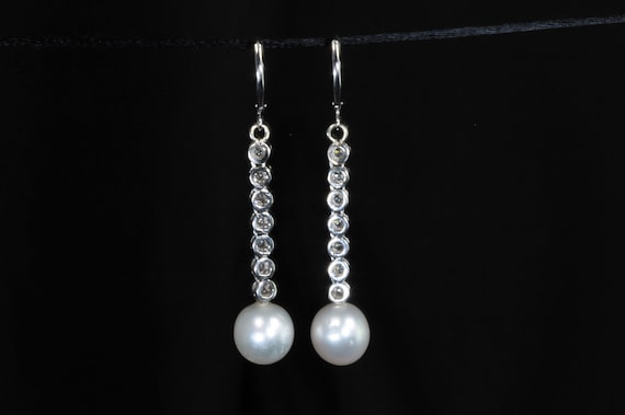 Outstanding! Vintage 14K white gold, diamond and pearl drop earrings, statement jewelry