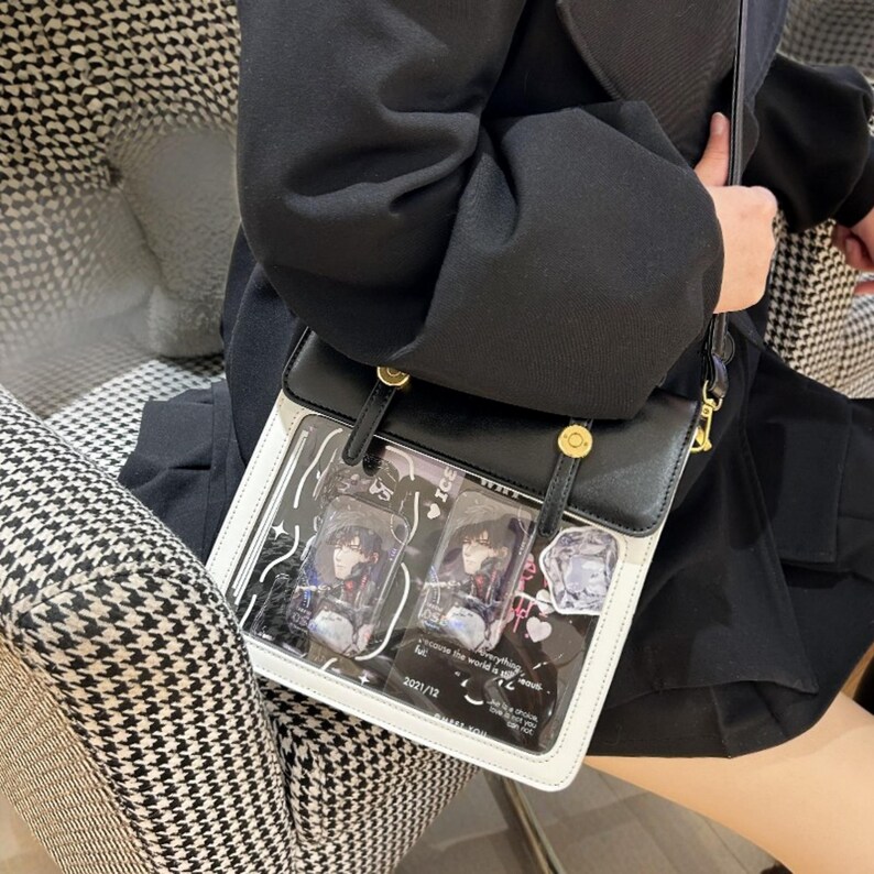 Niedlicher Rucksack zur Schmerzlinderung mit kleinem Fassungsvermögen, tragbarer Rucksack für jeden Tag, lässige Handtasche im koreanischen Stil, Rucksack mit verzogenem Anime-Motiv. Bild 5